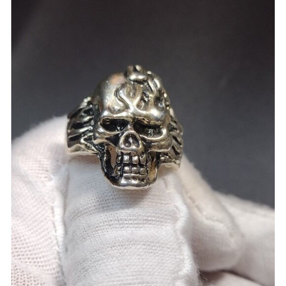 Skull With Flames Ring Size 9 Biker Gothic Punk Rocker Jewelry Silver Plated - Picture 1 of 7